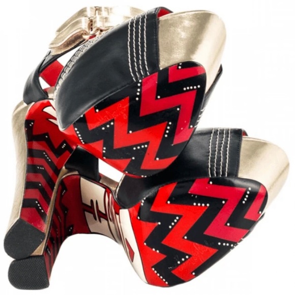 NEW Taylor Says HELLO LOVER - Picture 2 of 6